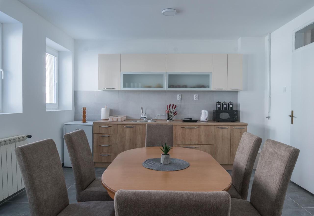 Gerardus Apartmani Βρσατς Εξωτερικό φωτογραφία